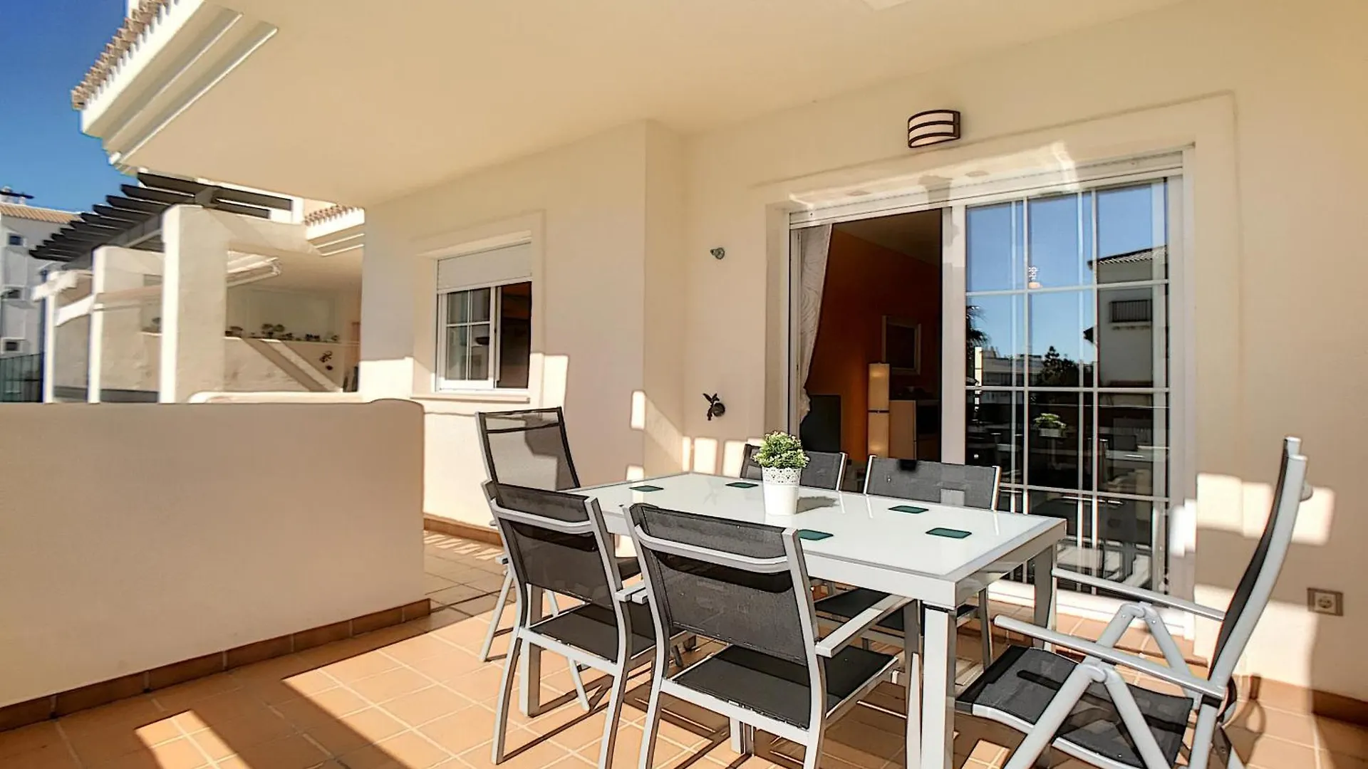 2239-Lovely 2 Bedrooms With Pool And Paddle Court Manilva